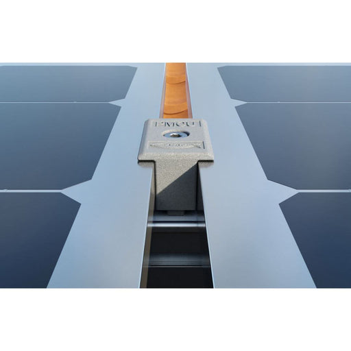 Abrazadera o grapa central univeral para módulos fotovoltaicos PMC-U fischer (10 unidades) - fischer Shop