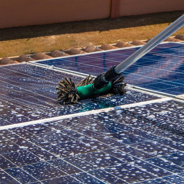 Cómo mantener tus paneles solares limpios y maximizar su eficiencia energética - fischer Shop